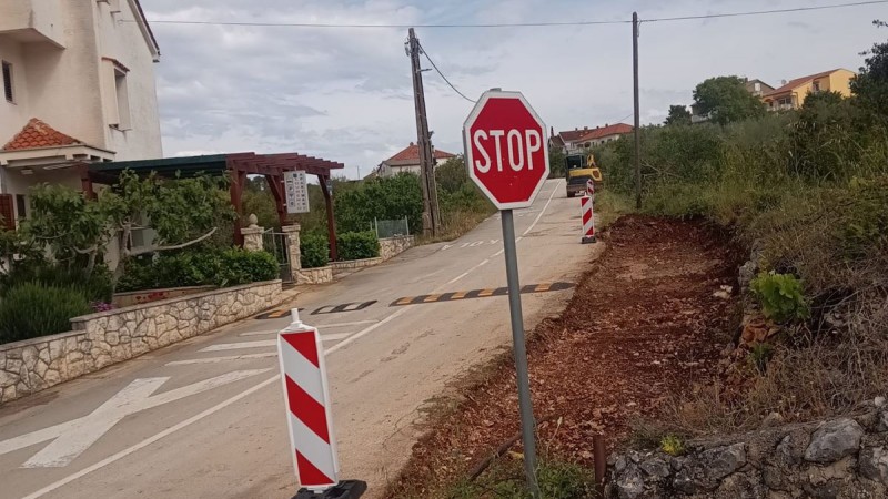 Općini Kali za projekte nogostupa do škole i obnove ambulante odobreno 105 tisuća eura iz Programa razvoja otoka u 2026. godini