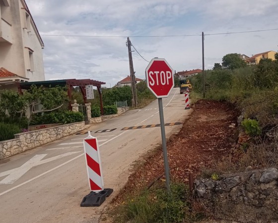 Općini Kali za projekte nogostupa do škole i obnove ambulante odobreno 105 tisuća eura iz Programa razvoja otoka u 2026. godini